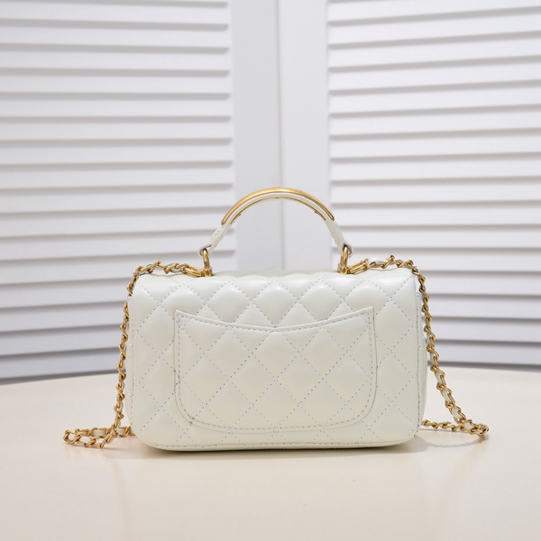 シャネルバッグ側面デザイン